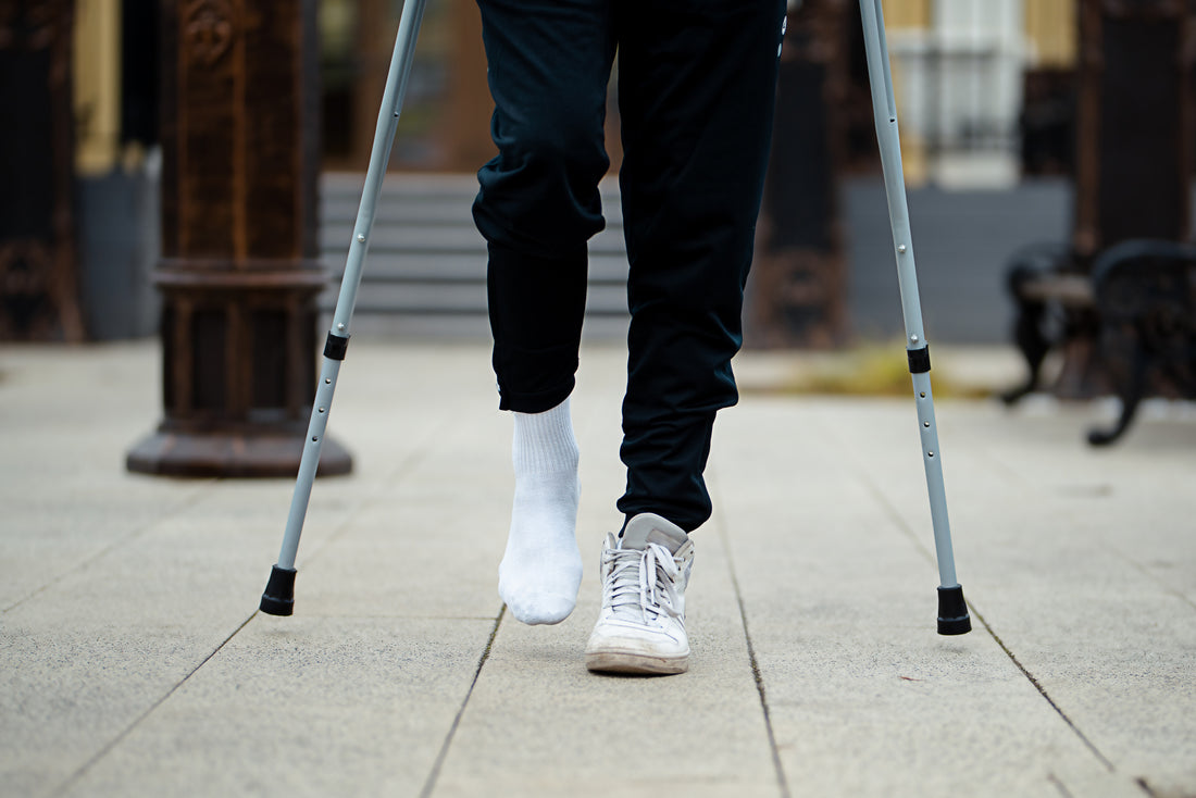 5 Compelling Reasons to Buy Crutches Online: Convenience, Selection, Information, Pricing, and Delivery!